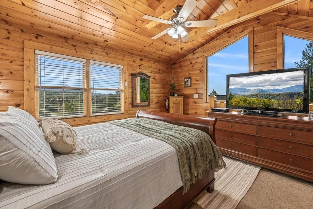 Cozy Cabin In The Smokies!!! Fully Furnished And Complete With Community Indoor And Outdoor Pools And Spas, Game And Fitness Rooms As Well As A Private Hot Tub Pigeon Forge Exterior photo
