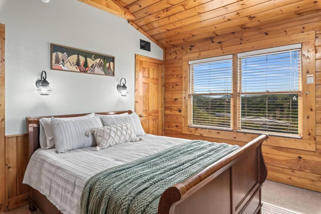 Cozy Cabin In The Smokies!!! Fully Furnished And Complete With Community Indoor And Outdoor Pools And Spas, Game And Fitness Rooms As Well As A Private Hot Tub Pigeon Forge Exterior photo
